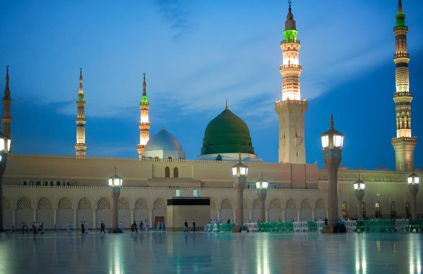 La moschea del Profeta a Medina all'ora blu